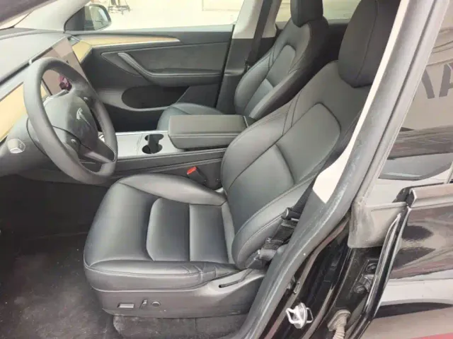 Tesla Model Y — Фото автомобиля 14