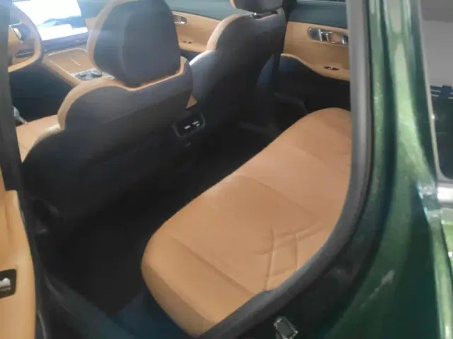 Geely Galaxy Starship 7 EM-i — Фото автомобиля 11