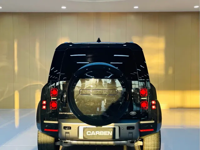 Land Rover Defender — Фото автомобиля 8