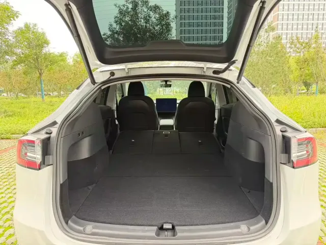 Tesla Model Y 2022 Facelift Long Range All-Wheel Drive Version — Фото автомобиля 22