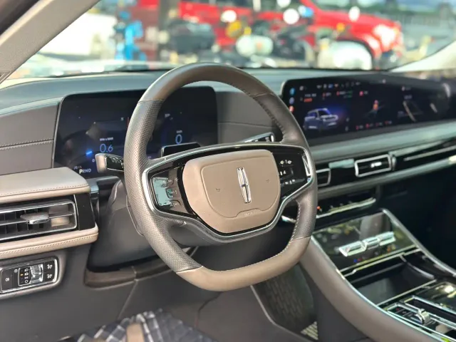 Lincoln Aviator — Фото автомобиля 13
