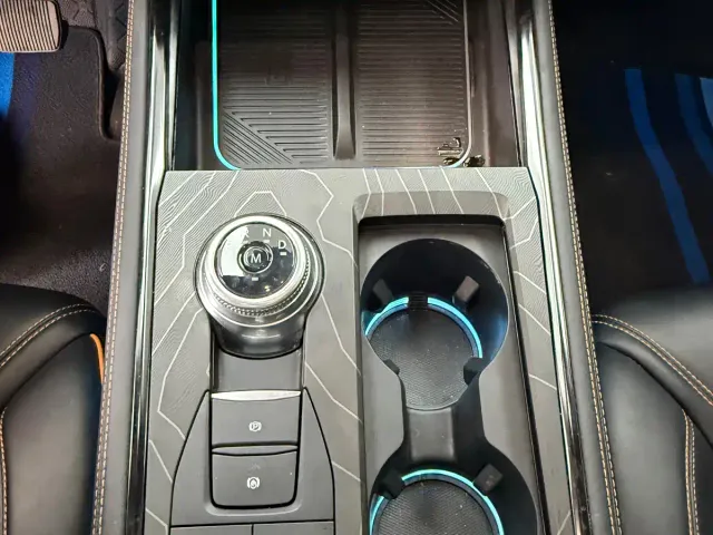 Ford Explorer — Фото автомобиля 12