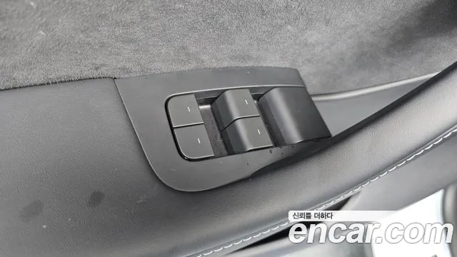Tesla Model Y — Фото автомобиля 24