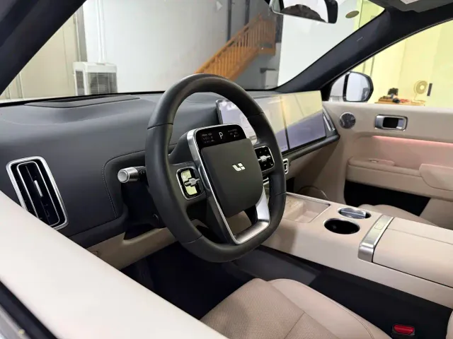 Li Auto L7 — Фото автомобиля 10