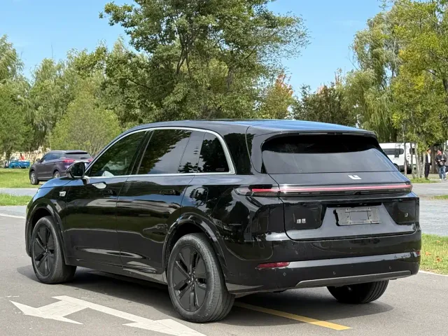 Li Auto L7 — Фото автомобиля 17