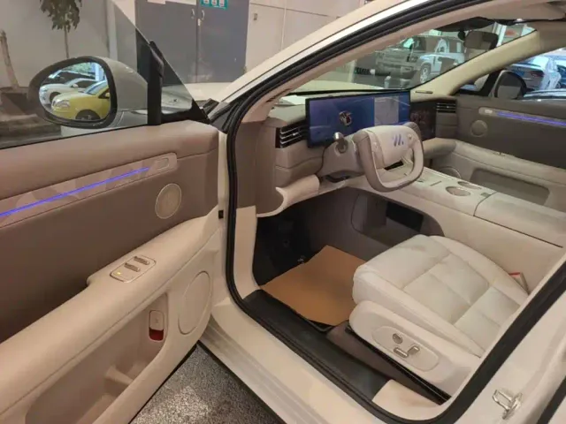 IM Motors LS6 — Фото автомобиля 15