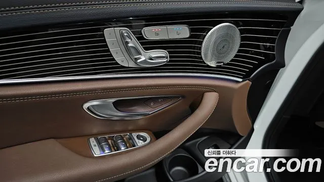 Mercedes-Benz E-Class — Фото автомобиля 26