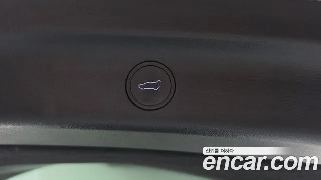Tesla Model Y — Фото автомобиля 18