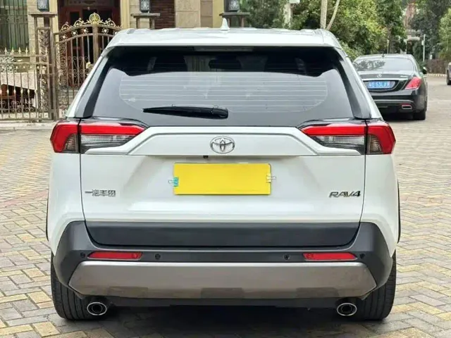 Toyota RAV4 — Фото автомобиля 5