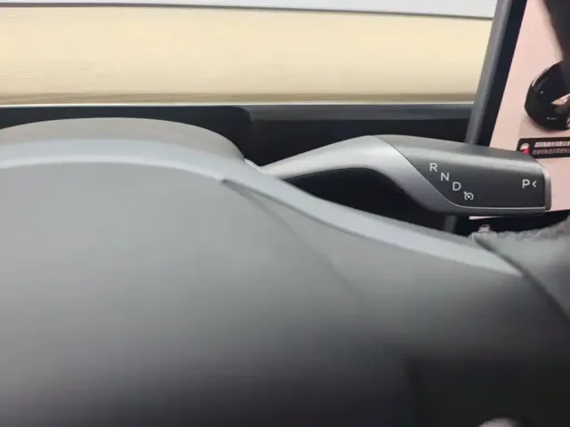 Tesla Model Y — Фото автомобиля 13