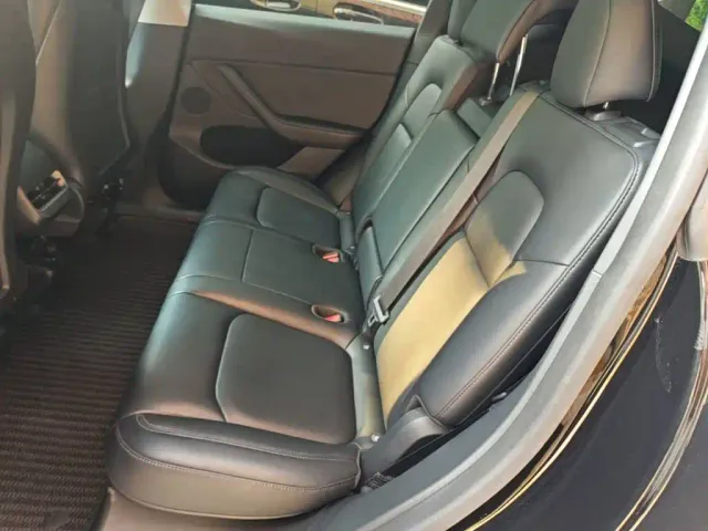 Tesla Model Y — Фото автомобиля 16