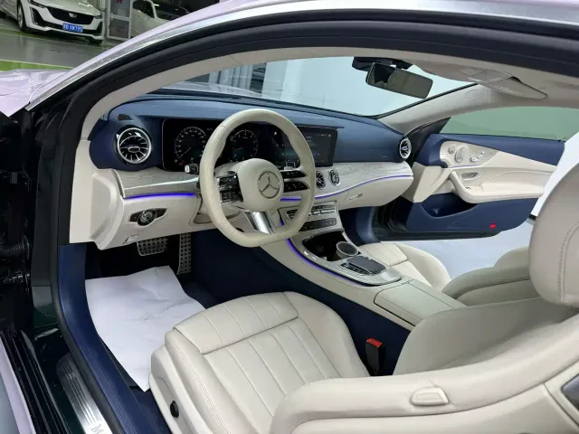 Mercedes-Benz E-Class — Фото автомобиля 3