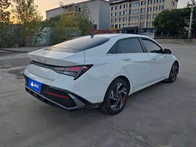 Hyundai Elantra — Фото автомобиля 3