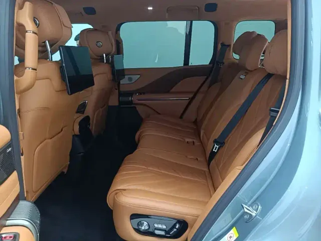 BYD U8 — Фото автомобиля 16