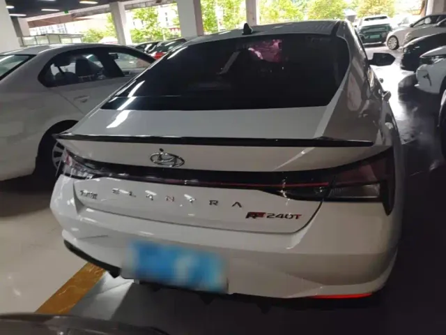 Hyundai Elantra — Фото автомобиля 5