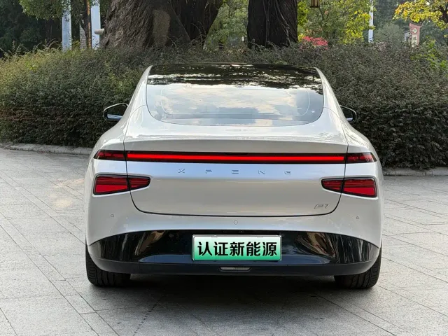 Xpeng P7 — Фото автомобиля 15