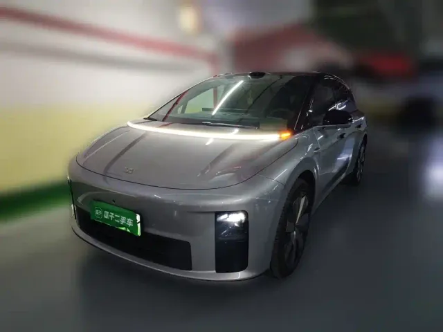 Фотография автомобиля — Li Auto i6