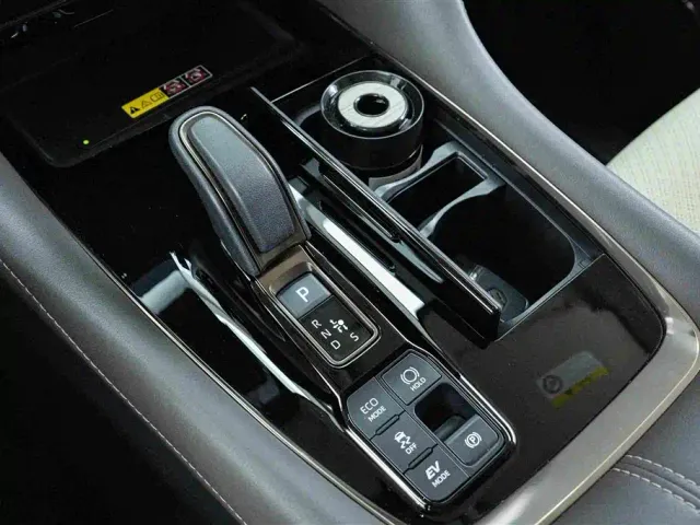Toyota Alphard — Фото автомобиля 10