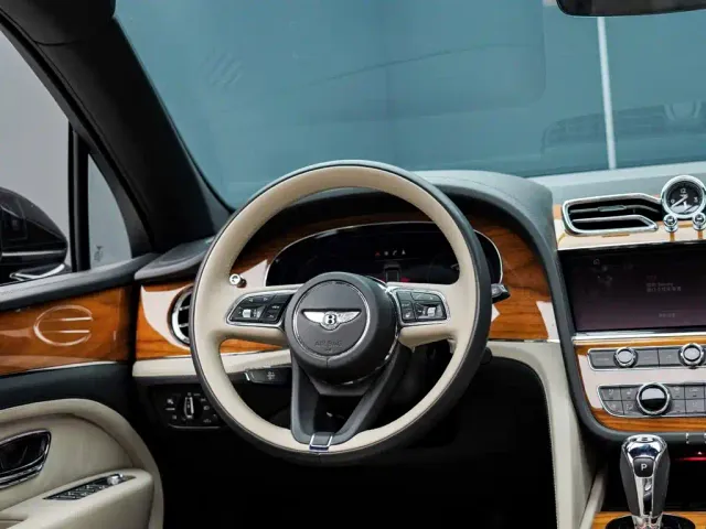 Bentley Bentayga — Фото автомобиля 12