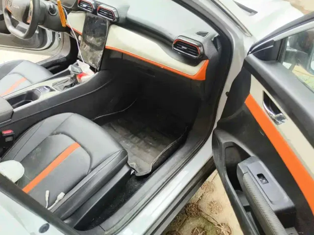 Dongfeng Yixuan — Фото автомобиля 12