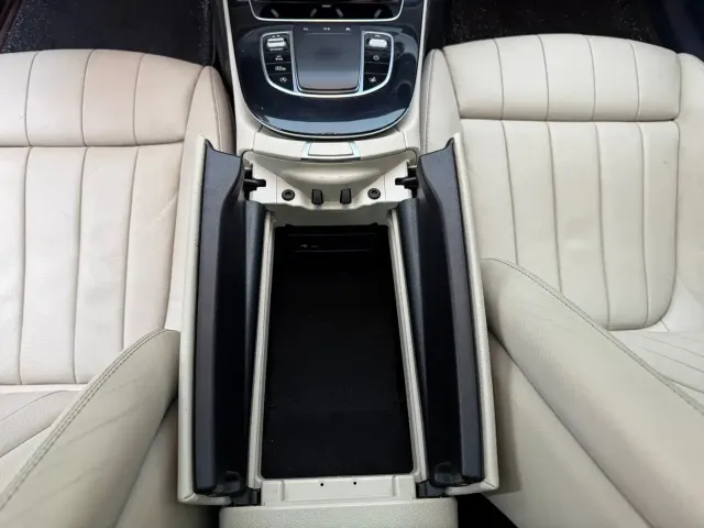 Mercedes-Benz E-Class — Фото автомобиля 13