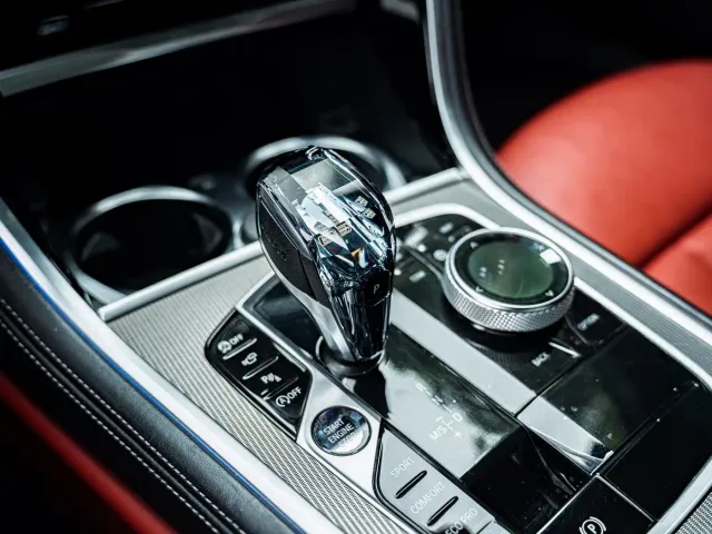 BMW 8 Series — Фото автомобиля 11