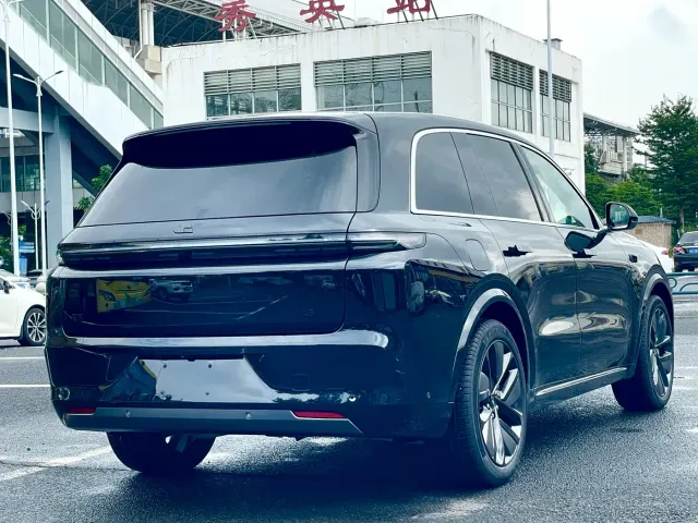 Li Auto L8 — Фото автомобиля 6