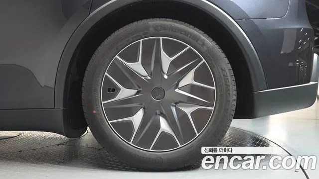 Tesla Model Y — Фото автомобиля 6