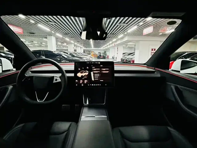 Tesla Model Y — Фото автомобиля 8