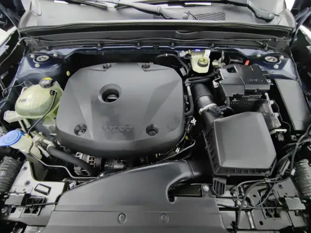 Volvo Volvo XC40 2022 Model T4 AWD Smart Drive Fashion Edition — Фото автомобиля 6