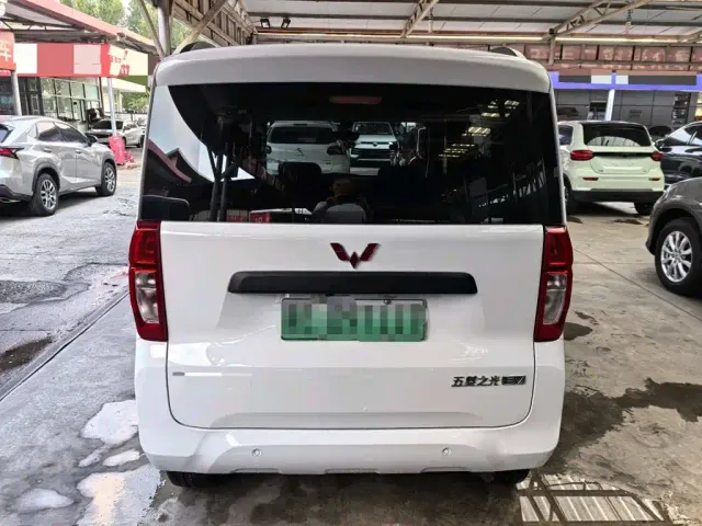 Wuling Zhiguang NEV — Фото автомобиля 8