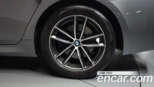 BMW 5 Series G30 — Фото автомобиля 6