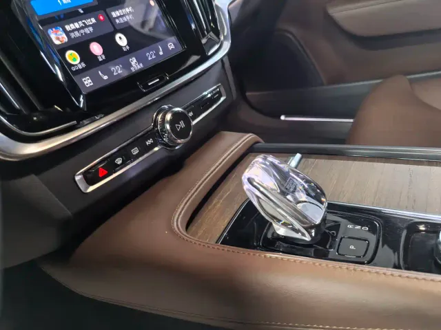 Volvo S90 — Фото автомобиля 9