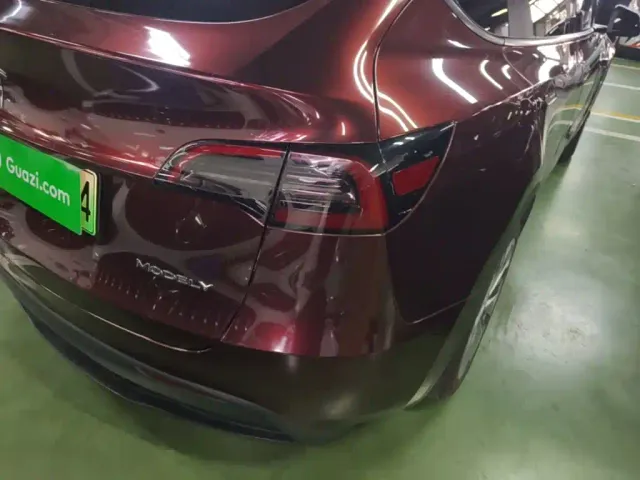 Tesla Model Y — Фото автомобиля 7