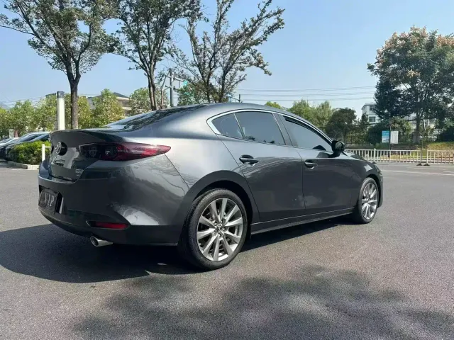 Mazda Axela — Фото автомобиля 4