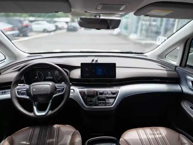 Roewe iMAX8 — Фото автомобиля 11