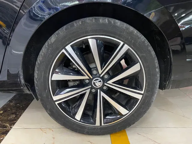 Skoda Superb — Фото автомобиля 10