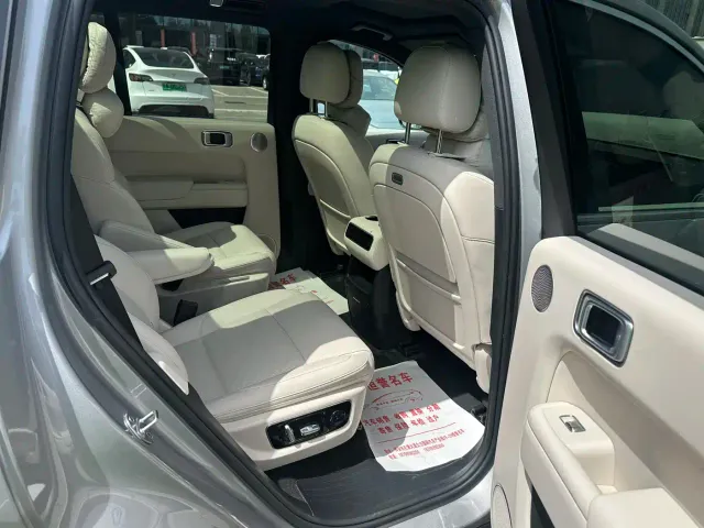 Li Auto L8 — Фото автомобиля 10