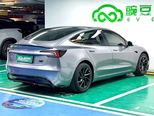 Tesla Model 3 — Фото автомобиля 20
