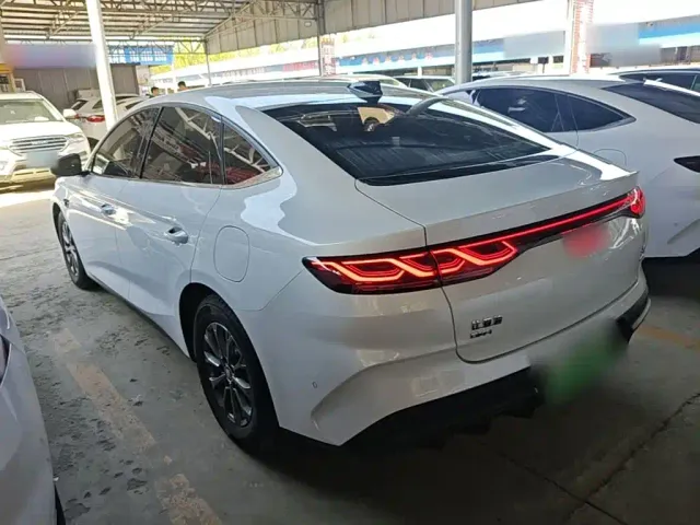 BYD Qin L — Фото автомобиля 4