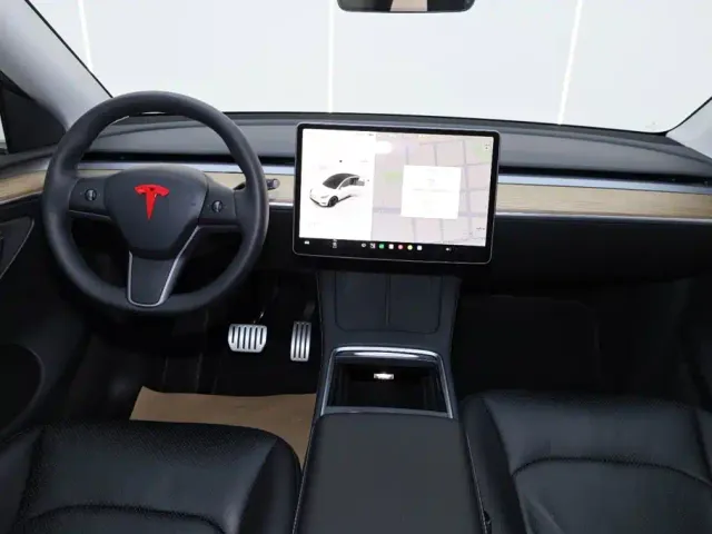 Tesla Model Y — Фото автомобиля 25