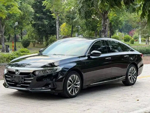 Honda Accord — Фото автомобиля 3