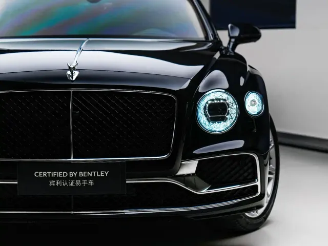 Bentley Flying Spur — Фото автомобиля 2