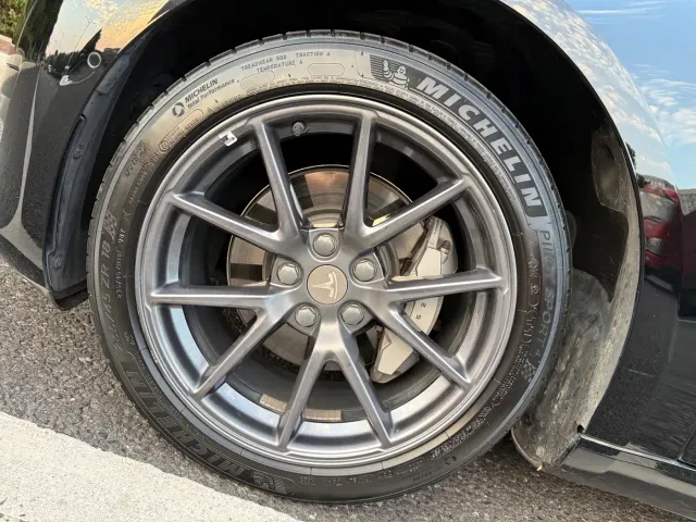 Tesla Model 3 — Фото автомобиля 17