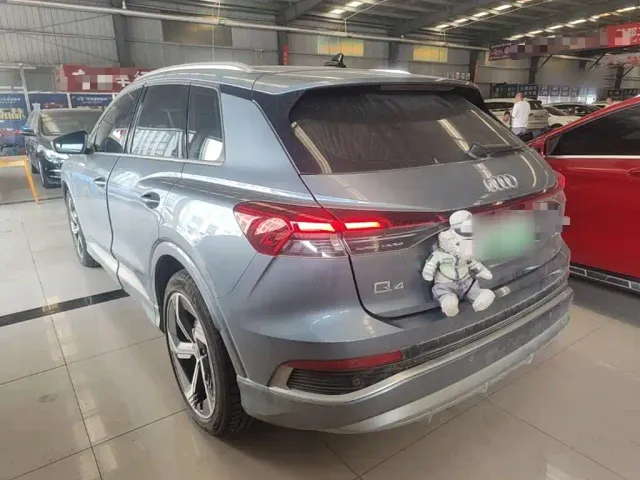 Audi Q4 e-tron — Фото автомобиля 4