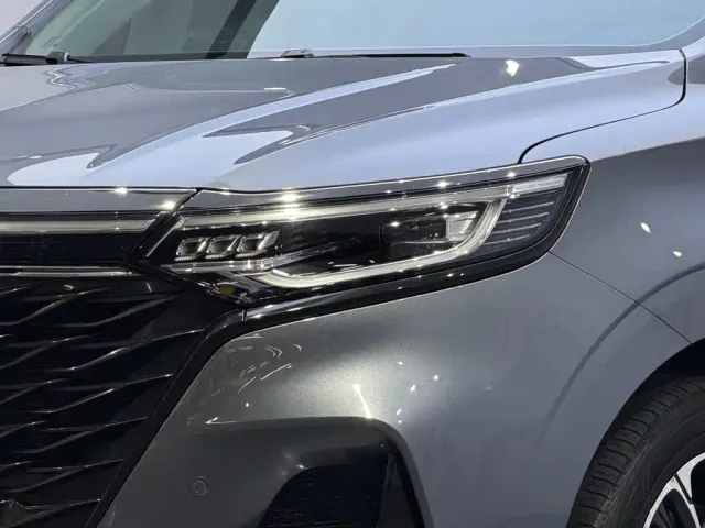 Roewe iMAX8 — Фото автомобиля 8
