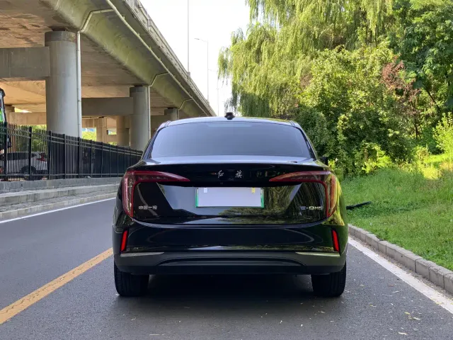 Hongqi E-QM5 — Фото автомобиля 6