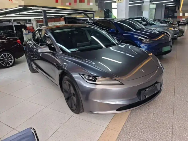 Tesla Model 3 — Фото автомобиля 3