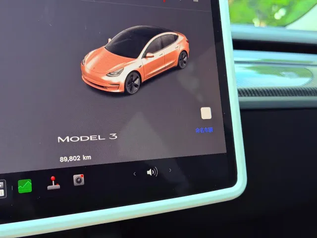 Tesla Model 3 — Фото автомобиля 11