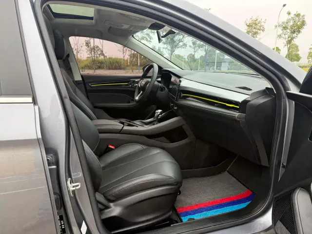 Roewe i5 — Фото автомобиля 9